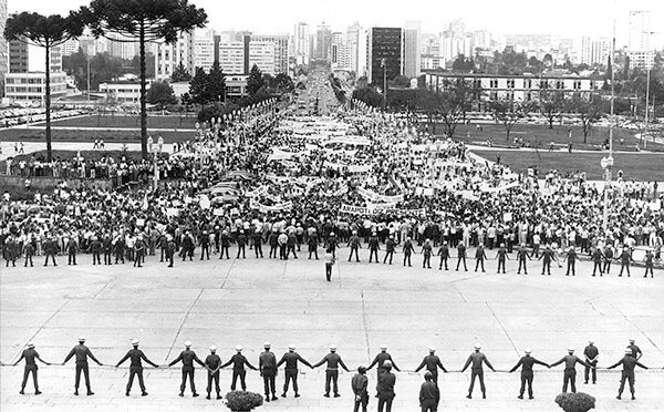 30 DE AGOSTO dos professores:                                                                                                                            DO MASSACRE EM 1988                                                         AO CORREDOR DA MORTE EM 2021
