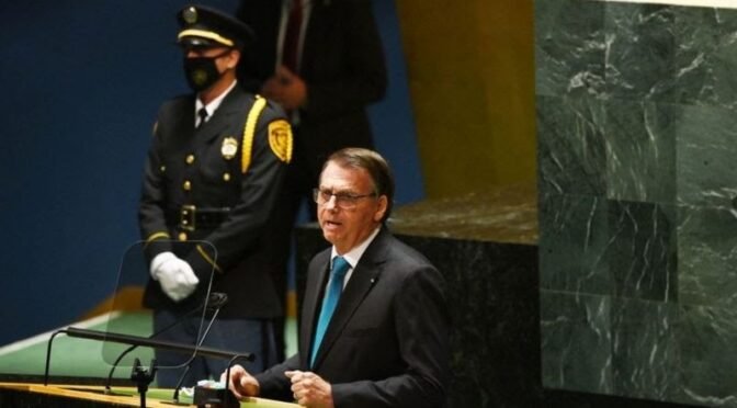 Após fala de BOLSONARO a ONU higienizou o púlpito e trocou o microfone